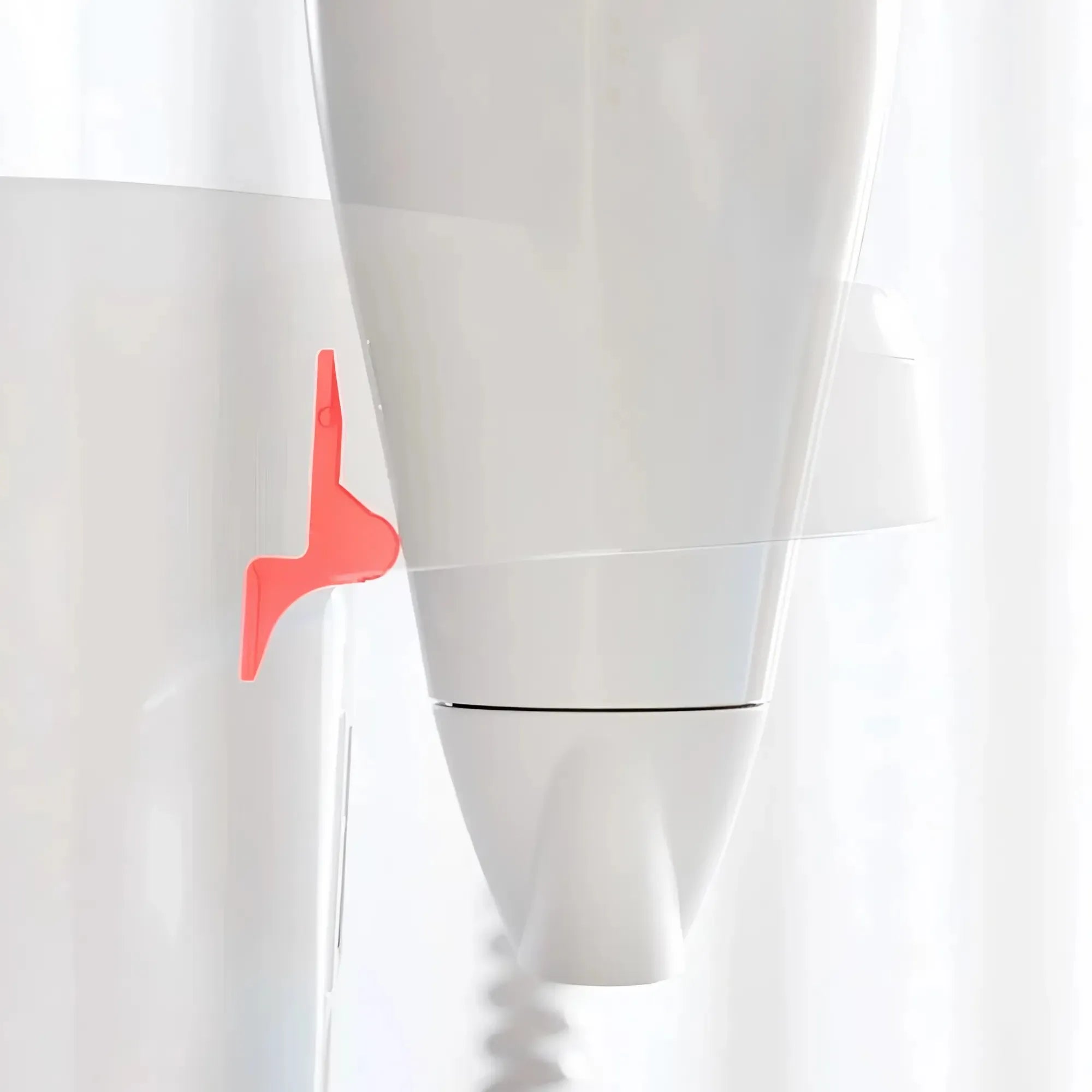 De ElectroStop automatische aan- en uitschakelaar zorgt voor een veilige en gemakkelijke bediening wanneer de haardroger in de wandhouder wordt geplaatst.