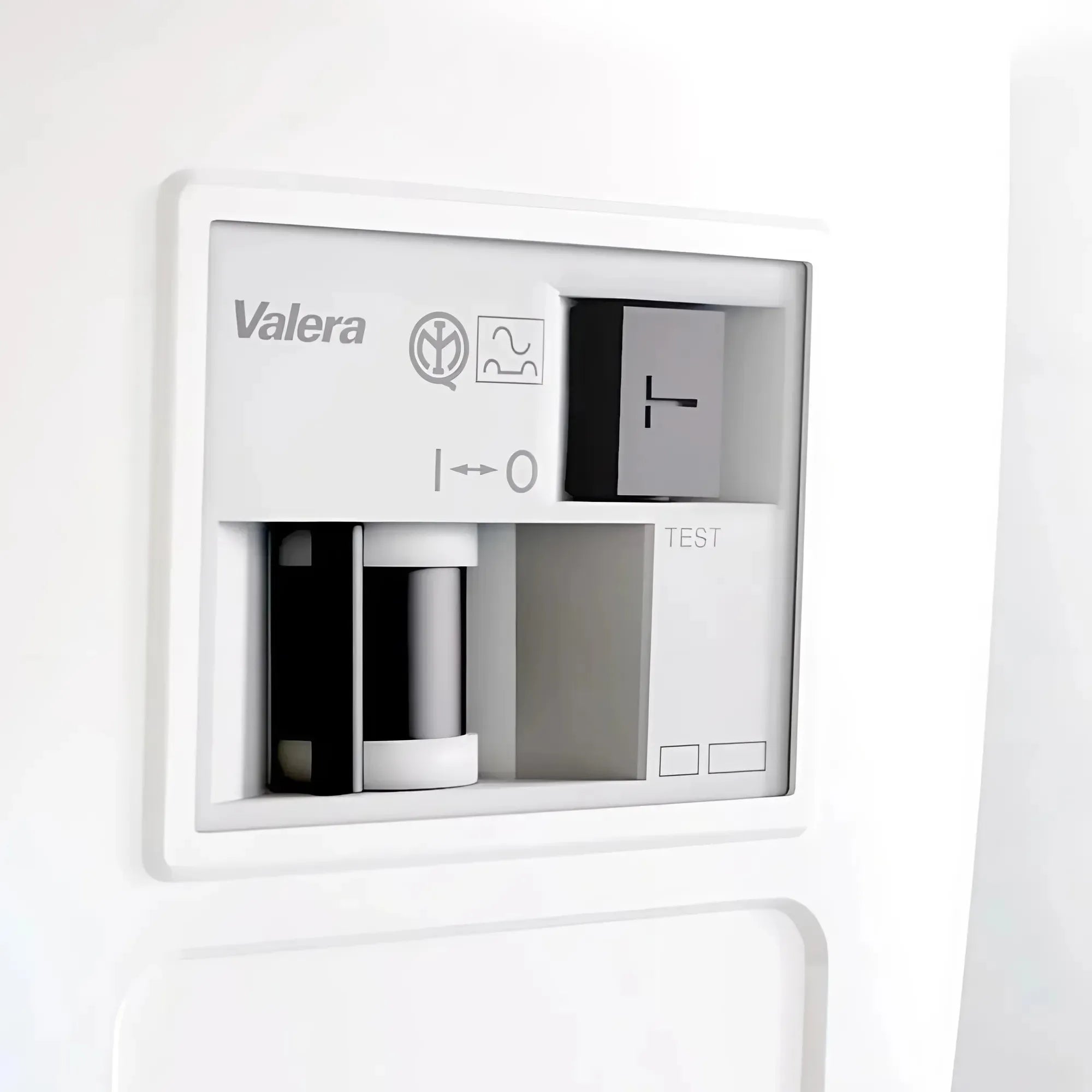 Close-up van de Valera haardroger met ingebouwde RCD-aardlekschakelaar die de stroom uitschakelt bij lekstroom voor extra bescherming.