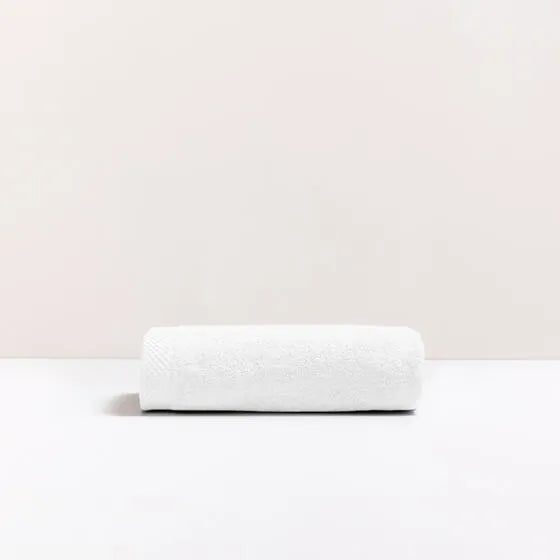 Luxe ivoor Florence handdoek van 100% GOTS-katoen, 600 g/m², hoge kwaliteit, zacht en absorberend.